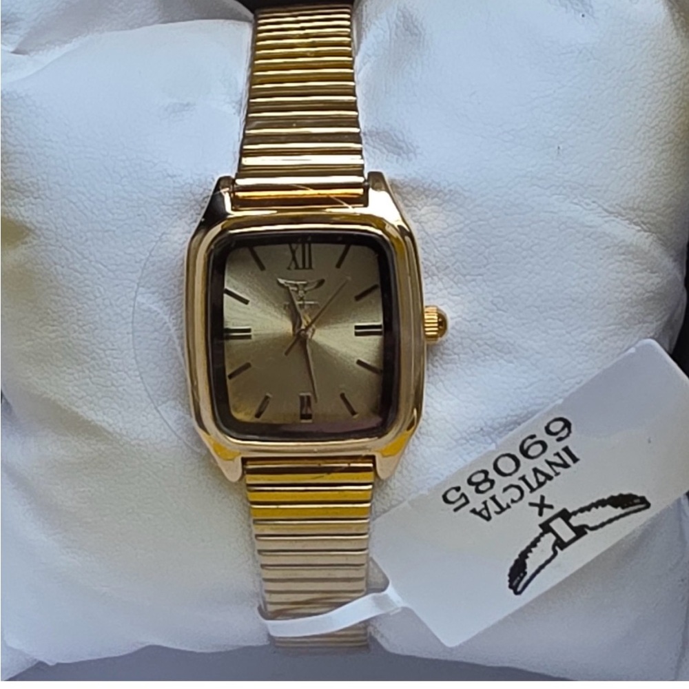 Invicta Women’s Gold Tone Watch NWT Stainless Steel Water Resistant 98ft - Picture 2 of 8